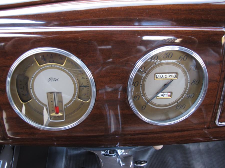  Ford DeLuxe Coupe 1938 года  (фото 13 из 16)
